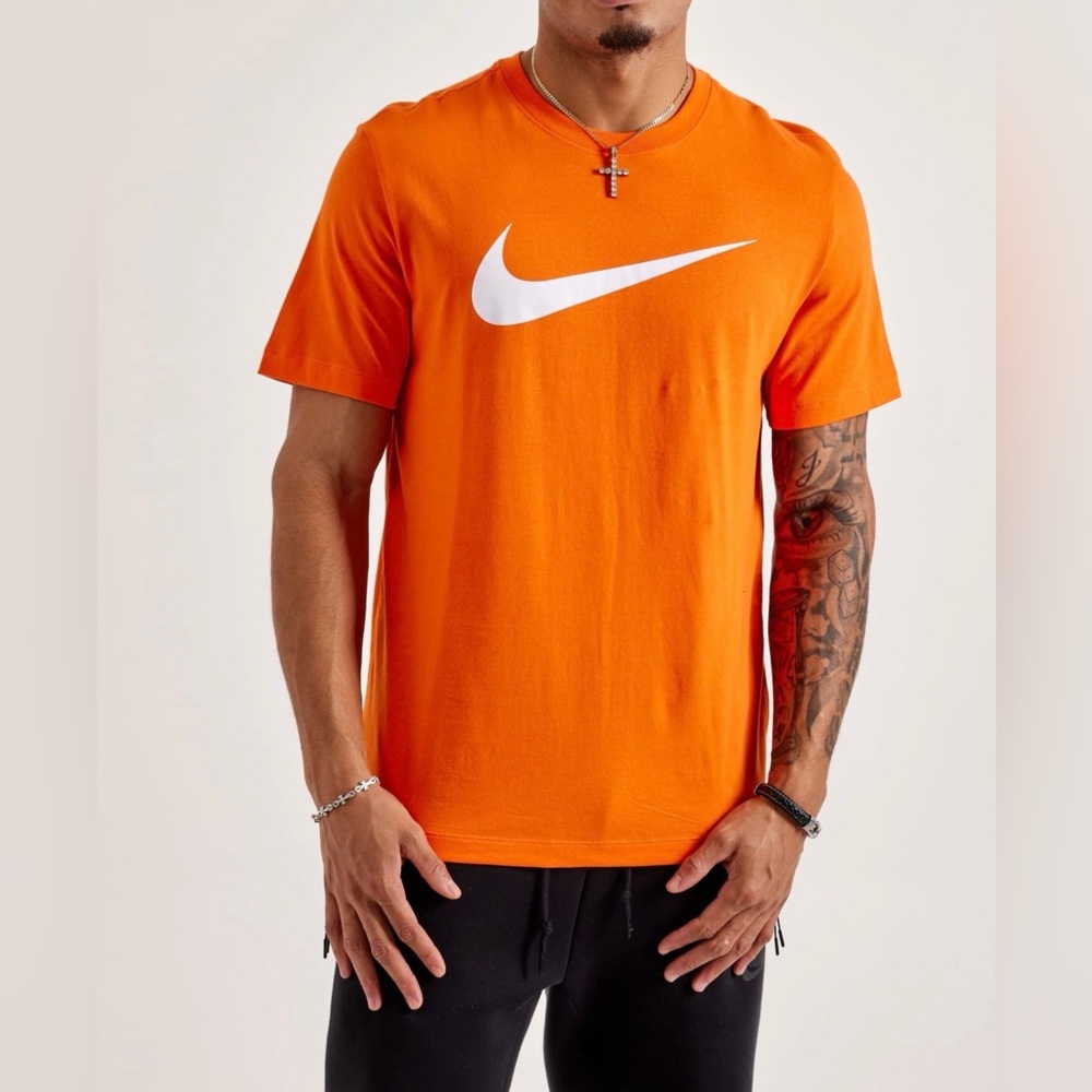 EUC Nike Men’s Icon Swoosh Tee XXL